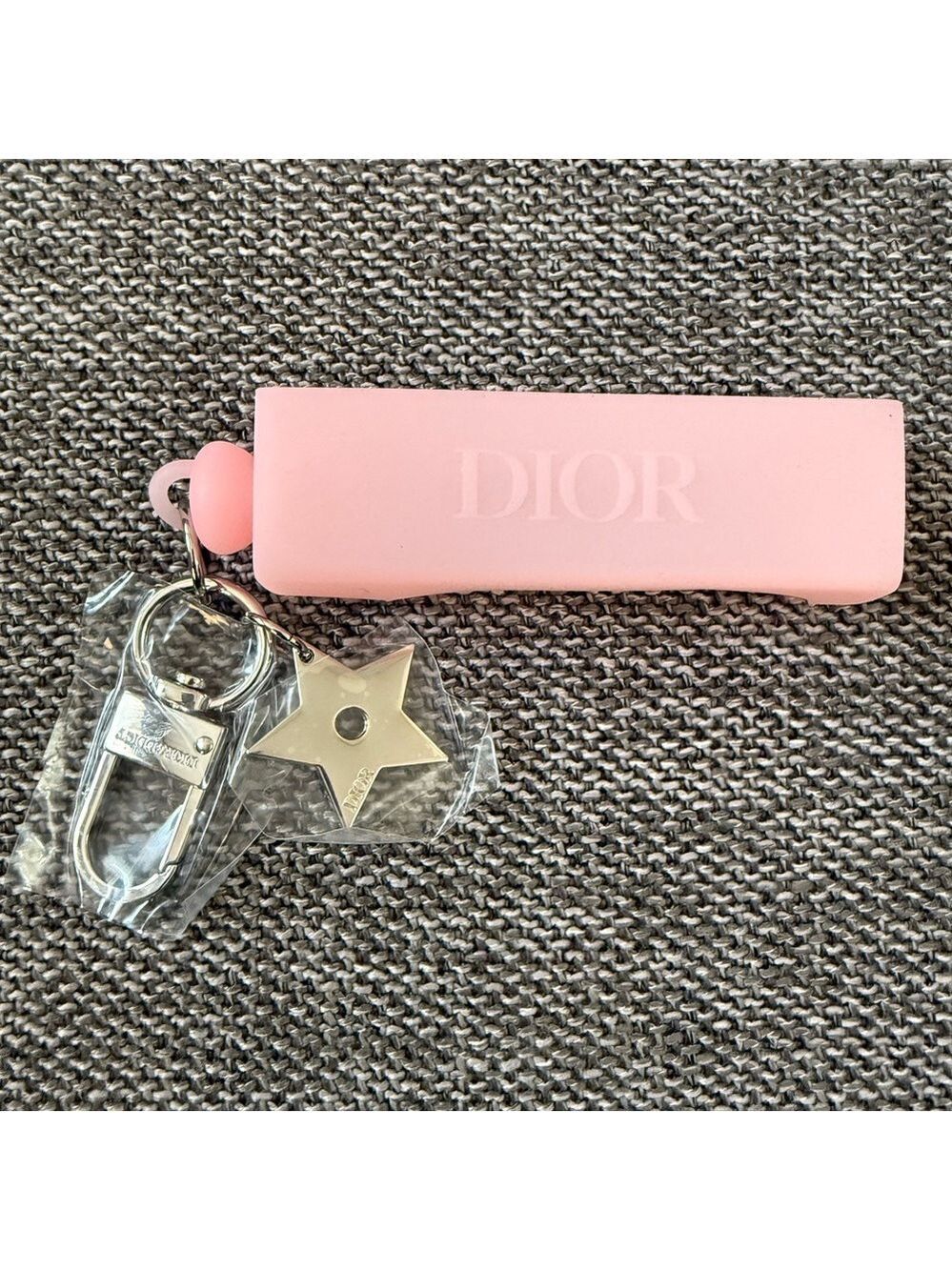Dior Addict Lip Gloss Star Key Chain Pink Silicone New Authentic - Picture 8 of 17